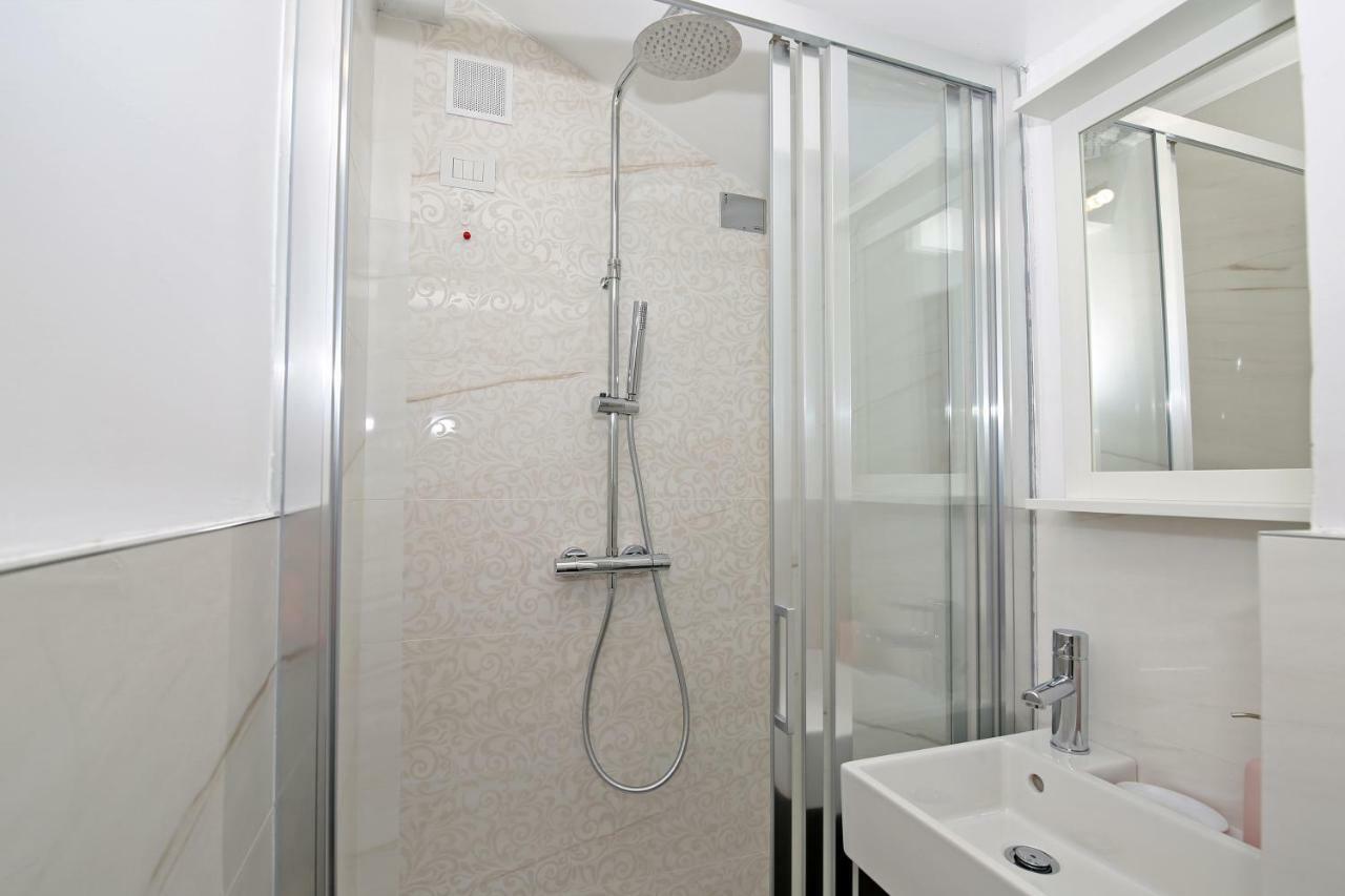 בלאג'יו Palazzo Barindelli Suite Bianca מראה חיצוני תמונה